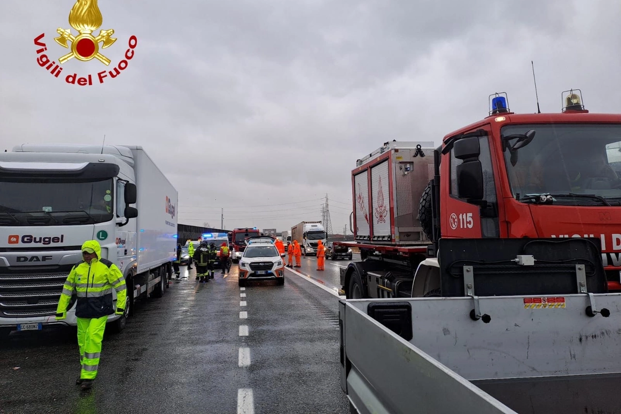 Soccorsi e coda sulla A4 dopo l'incidente di Arluno