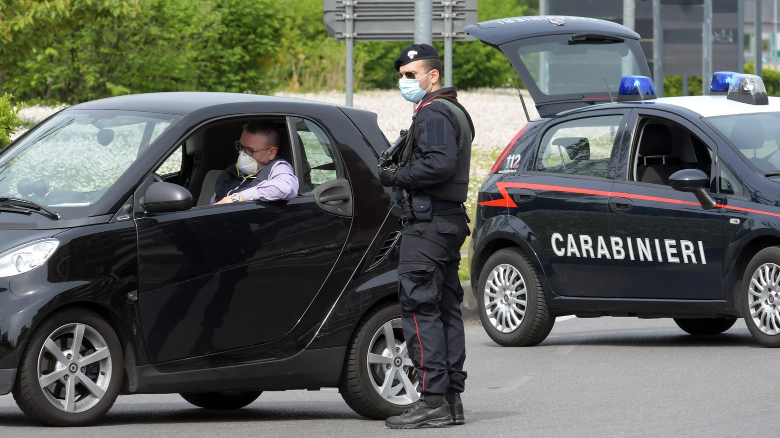 Controlli dei carabinieri a Milano