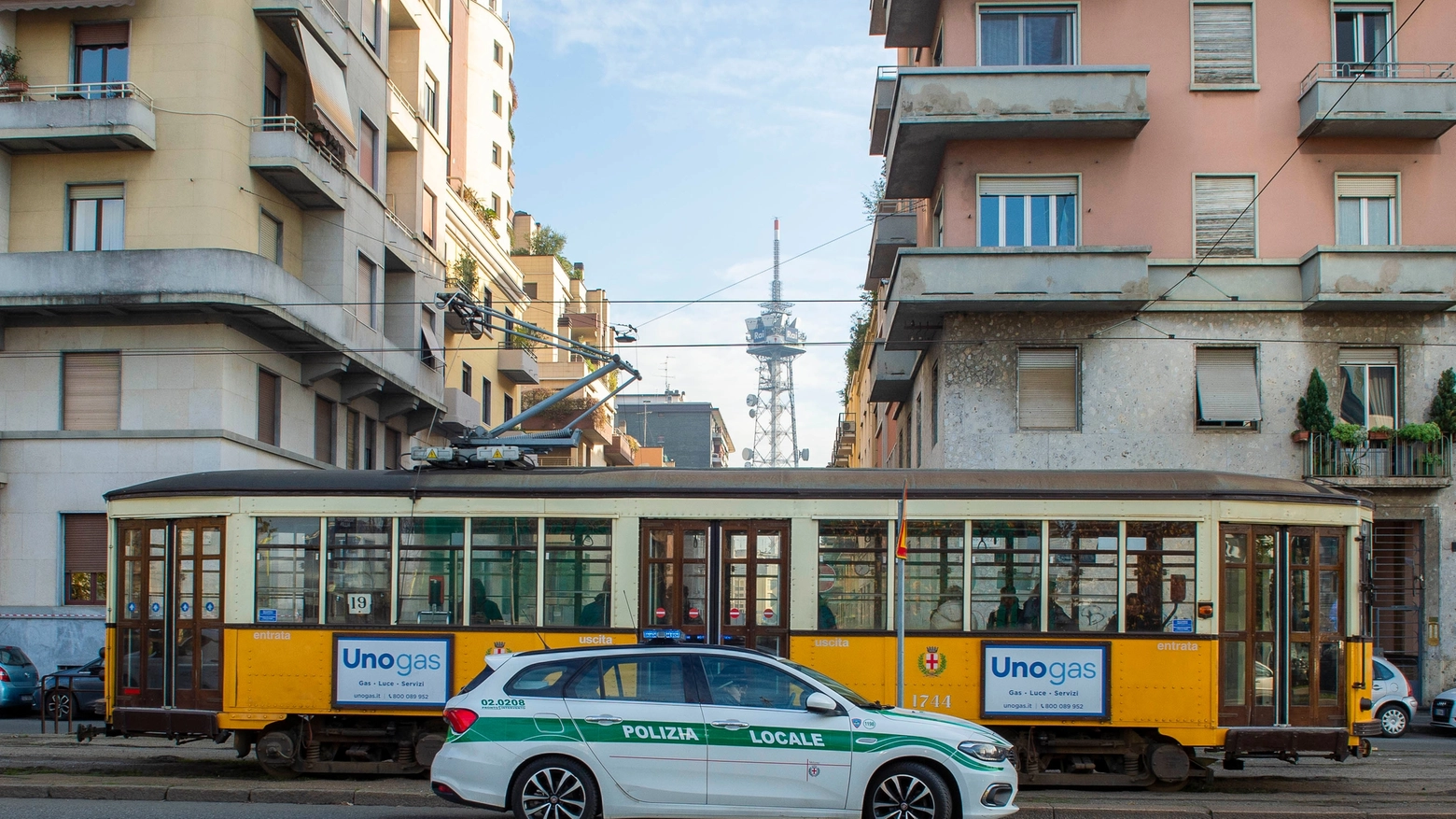 Viale Boezio, investita da un tram