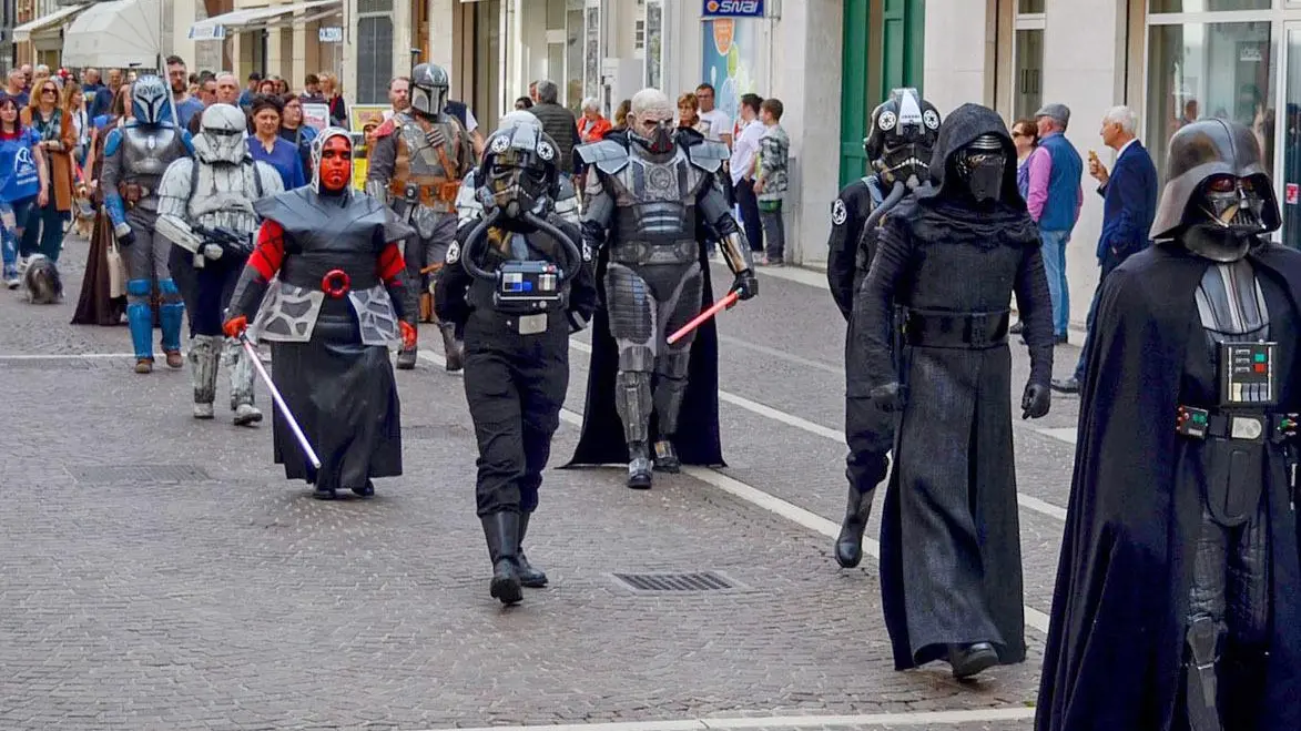 Pavia galassia lontana I fanatici di Star Wars conquistano la città Pavia galassia lontana I fanatici di Star Wars conquistano la città