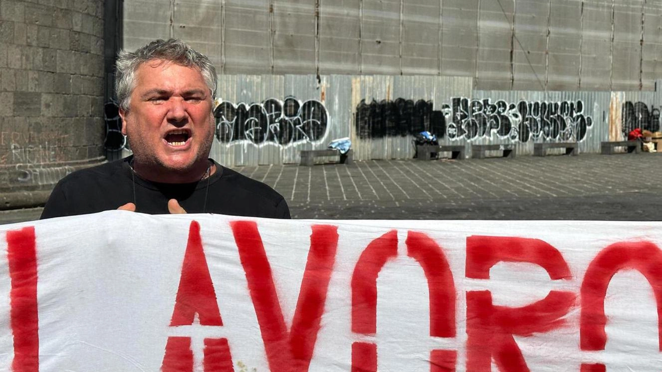 Reddito di cittadinanza dimezzato  Ma la corsa all’aiuto è ripartita
