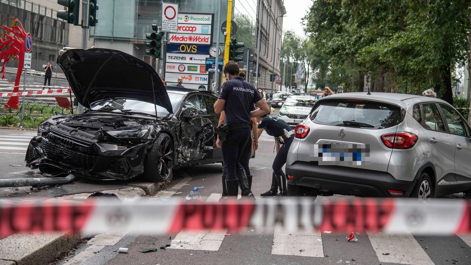 Le auto coinvolte nell'incidente in viale Umbria in cui ha perso la vita il 18enne Karl Nasr