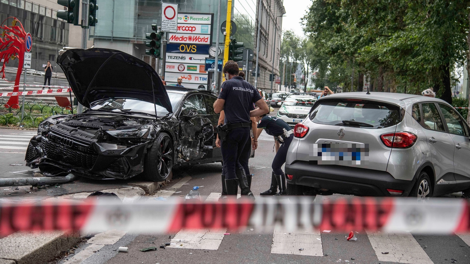 Le auto coinvolte nell'incidente in viale Umbria in cui ha perso la vita il 18enne Karl Nasr Le auto coinvolte nell'incidente in viale Umbria in cui ha perso la vita il 18enne Karl Nasr