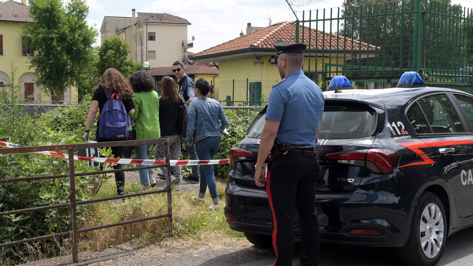 I carabinieri sul luogo del rinvenimento del cadavere