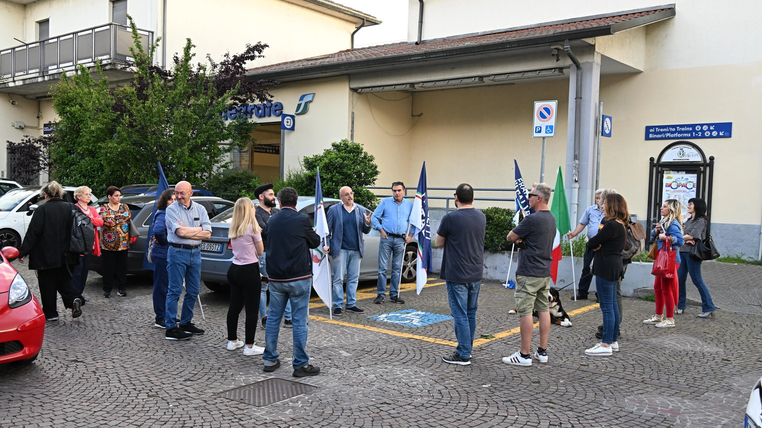 Sos sicurezza in stazione Flash mob dopo la rissa Sos sicurezza in stazione Flash mob dopo la rissa