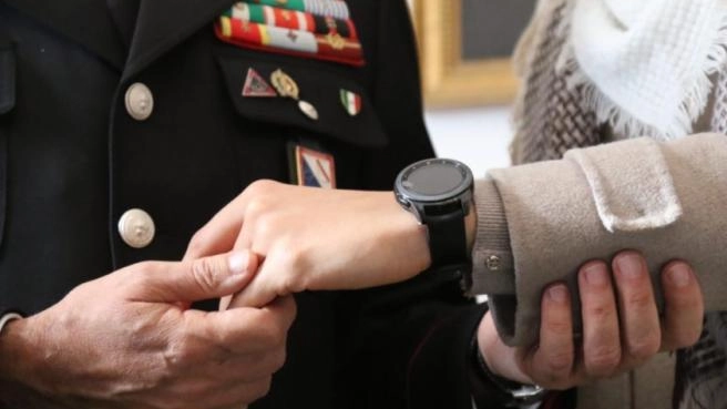 L’allarme anti-stalker. Salvata dal violento grazie allo smart watch