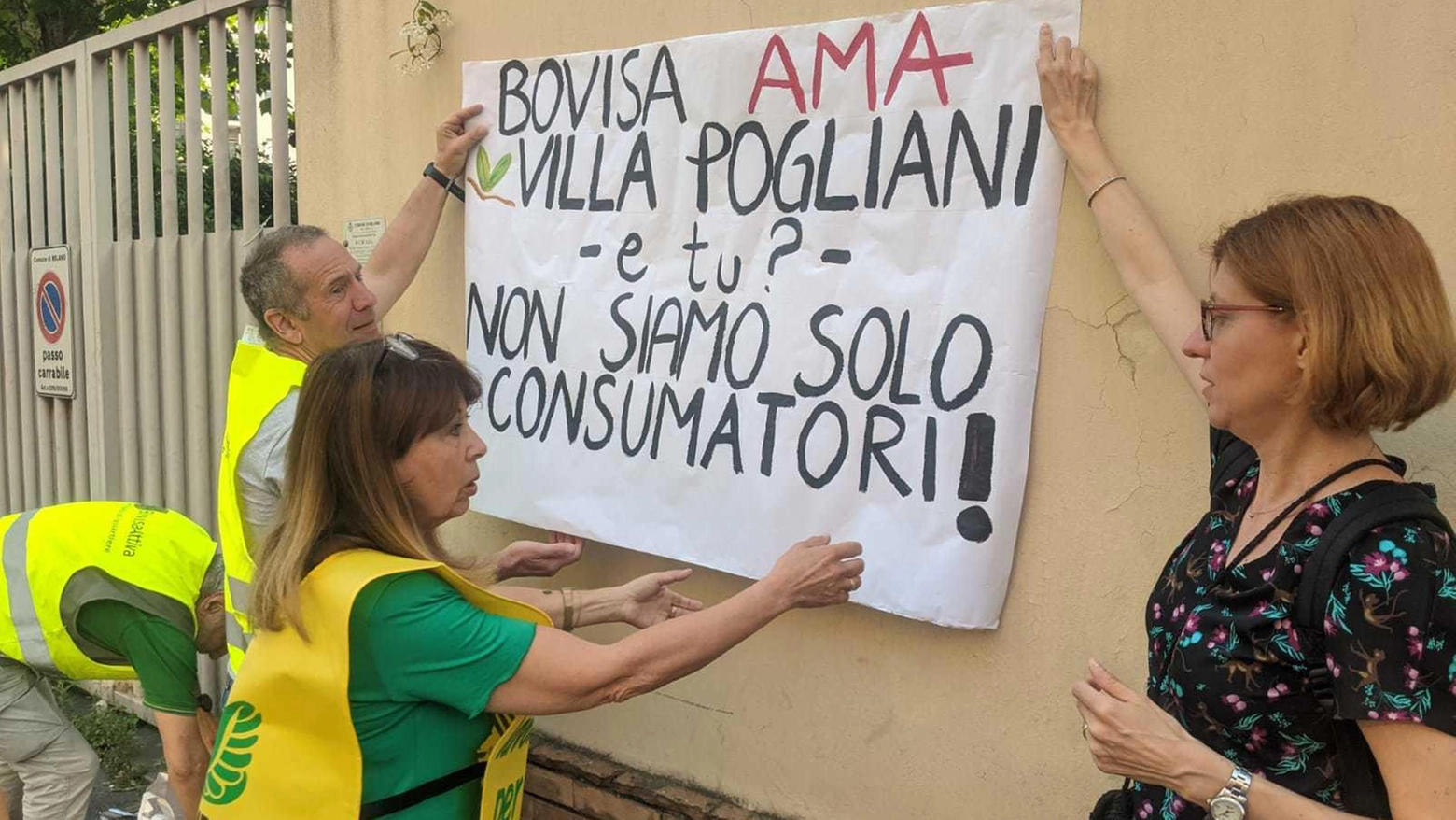 Una protesta per la tutela di Villa Pogliani (Archivio)