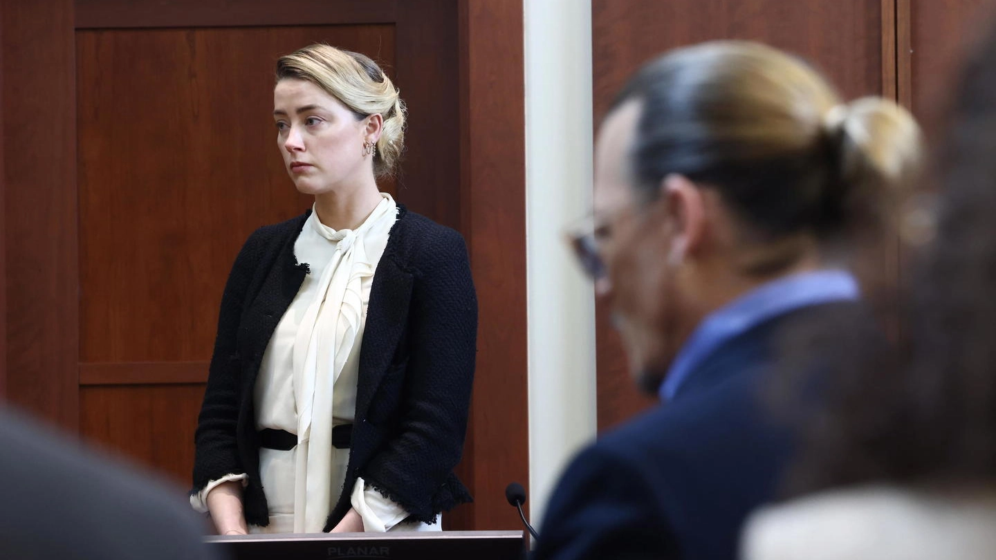 Amber Heard e Johnny Depp in tribunale a Fairfax, in Virginia