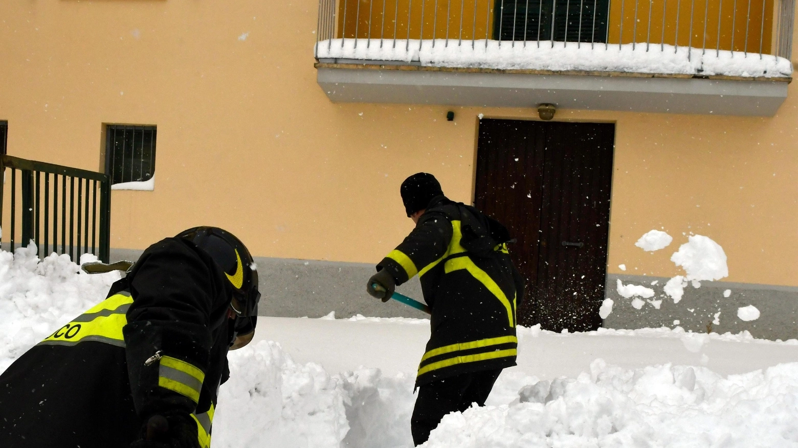 I volontari a Campotosto, L'Aquila, in Abruzzo