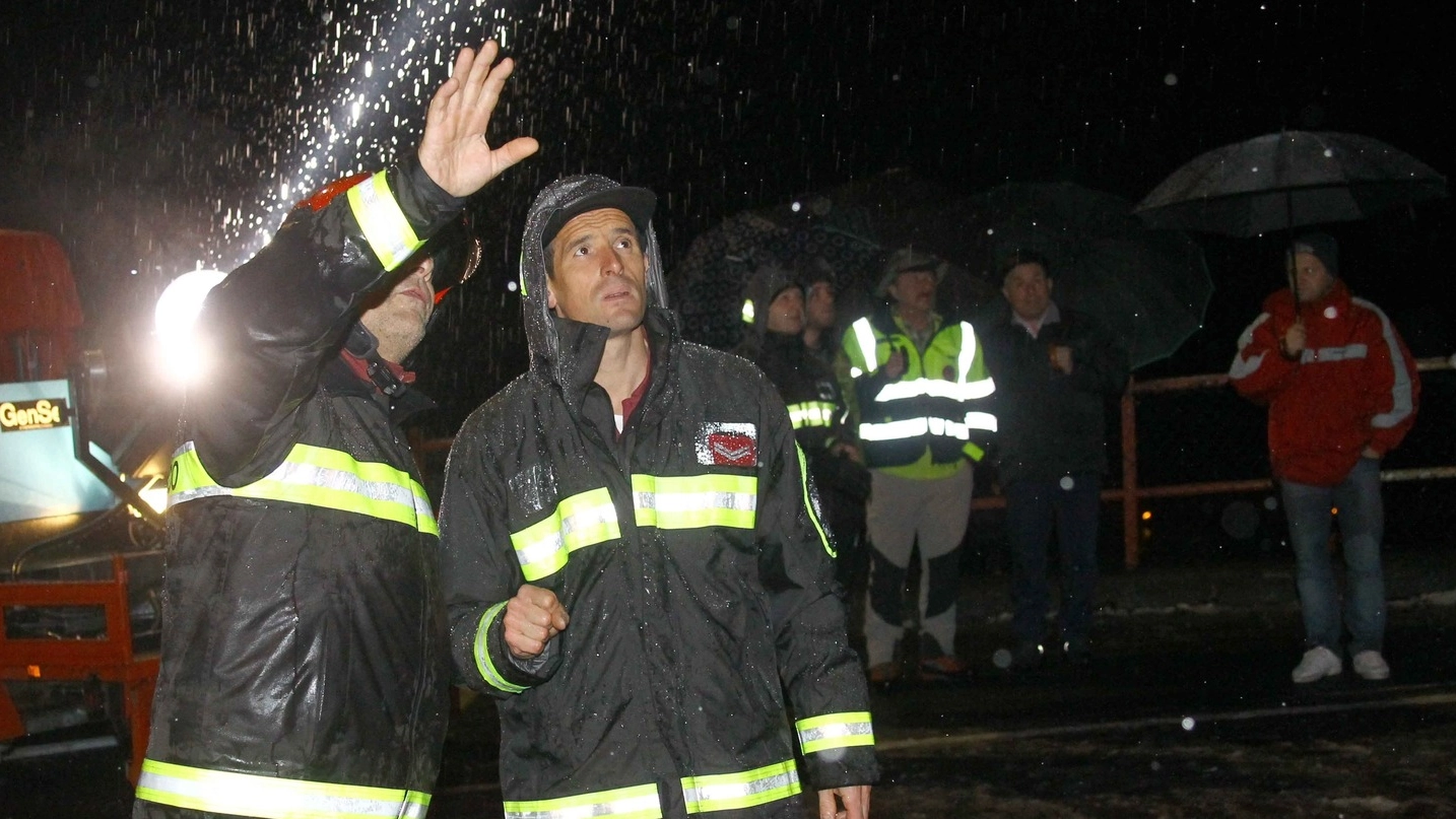 Frana in Valmasino, i vigili del fuoco al lavoro (Nat. Press)