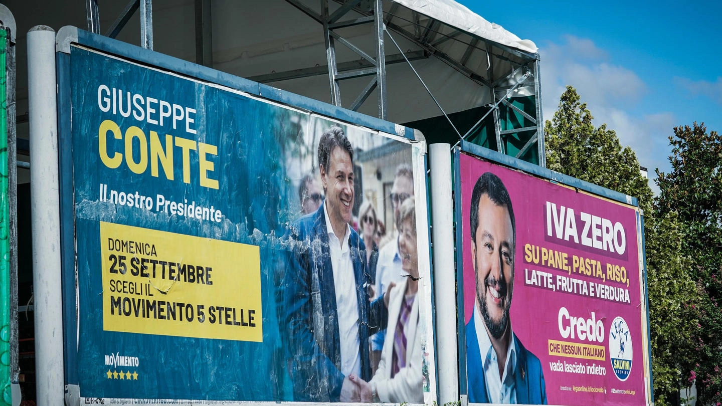 La battaglia dei manifesti elettorali lungo le strade milanesi è incominciata