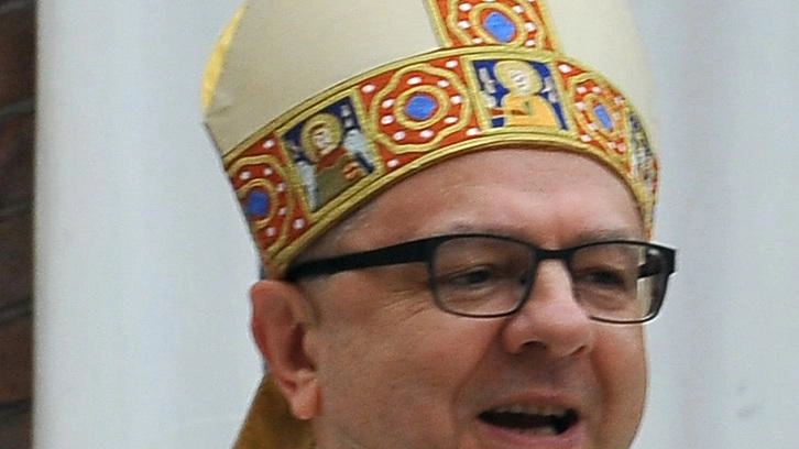 “Tessera d’Oro“ della Famiglia Legnanese a monsignor Cairati “Tessera d’Oro“ della Famiglia Legnanese a monsignor Cairati