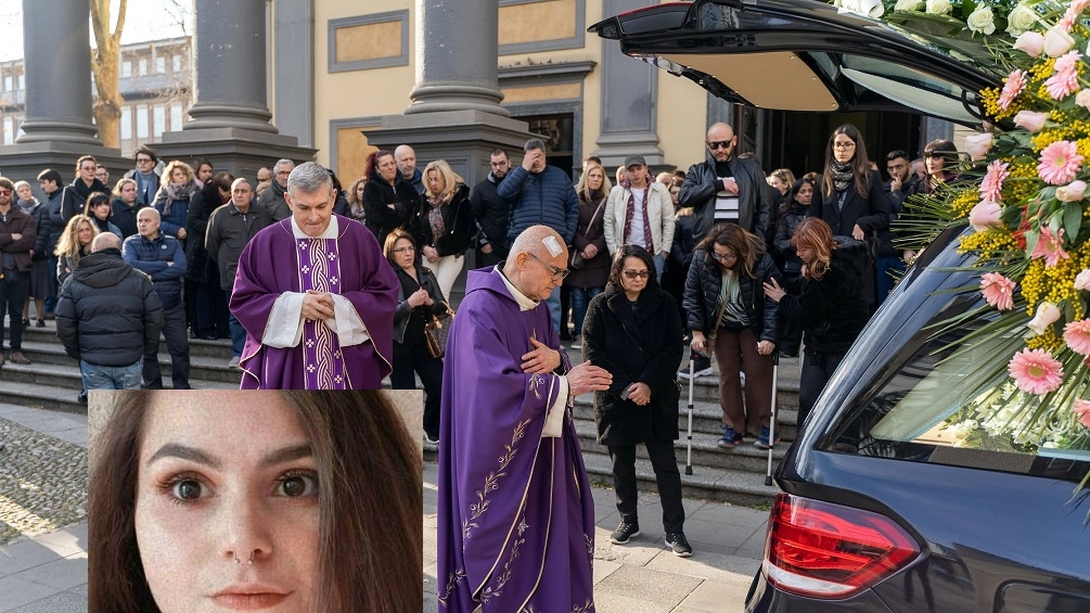 I funerali di Anna Bellisario. Nel riquadro, la ragazza