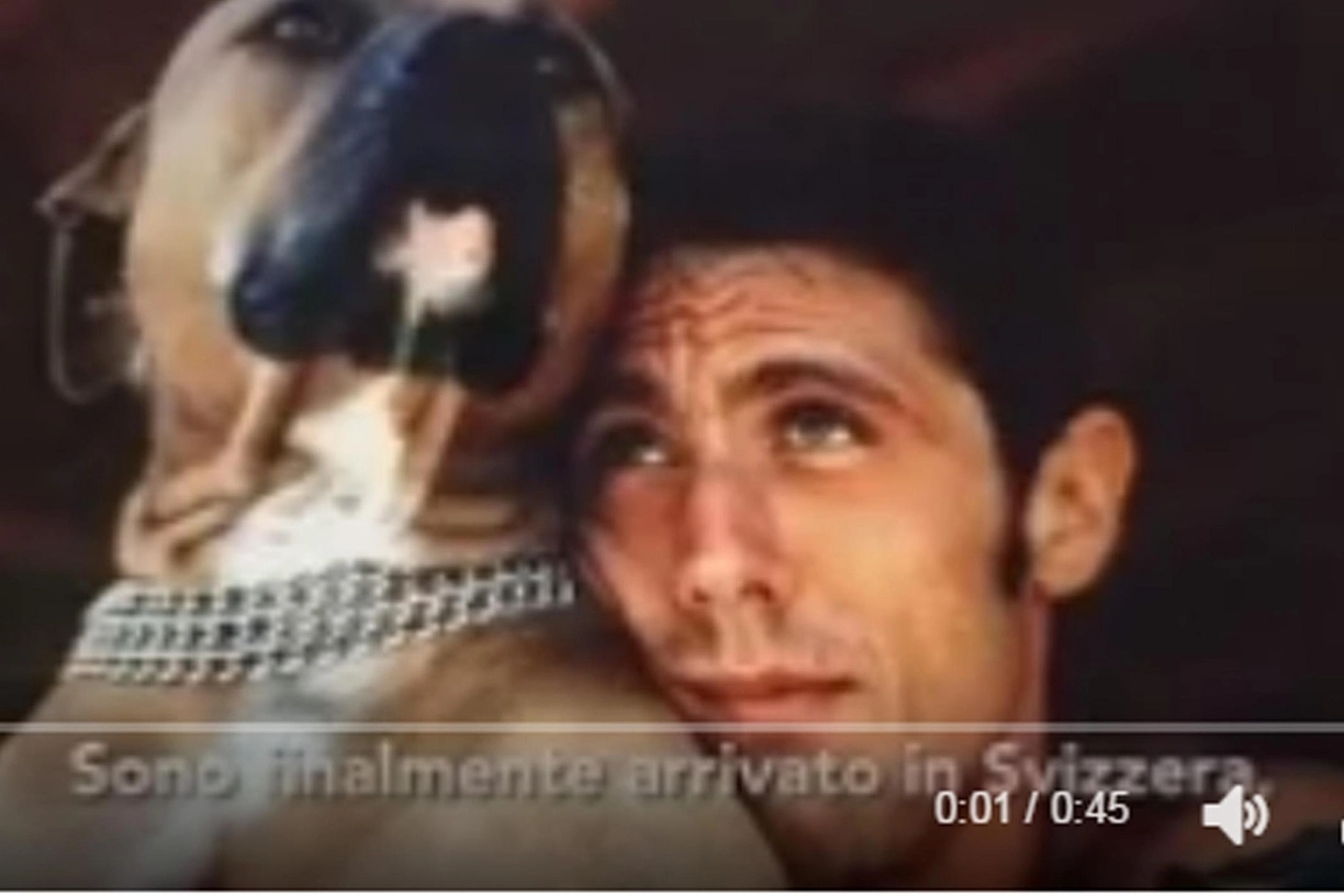 Dj Fabo in un frame del video in cui ringrazia Cappato (Ansa)