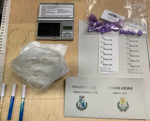 Figino Serenza, la polizia locale trova un sacchetto di cocaina