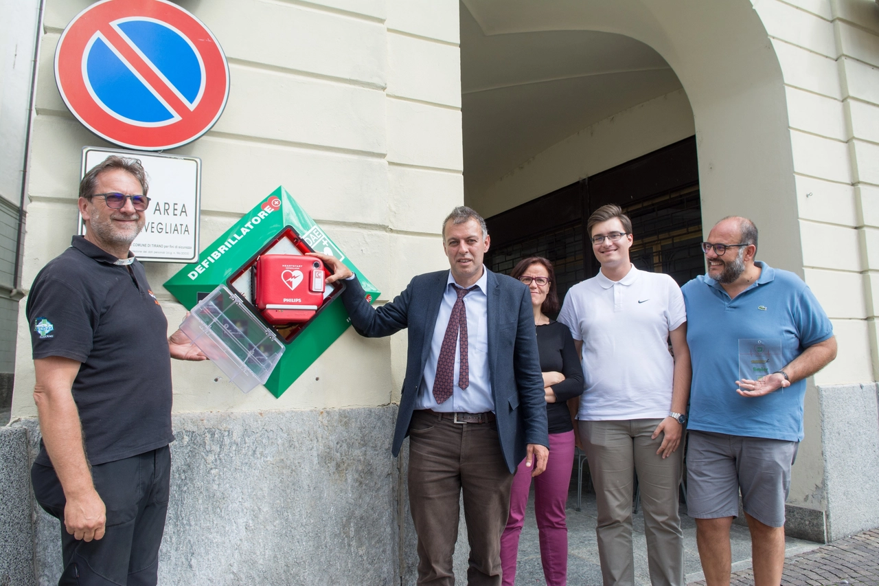 Walking Valtellina, uno dei defibrillatori installati (Orlandi)