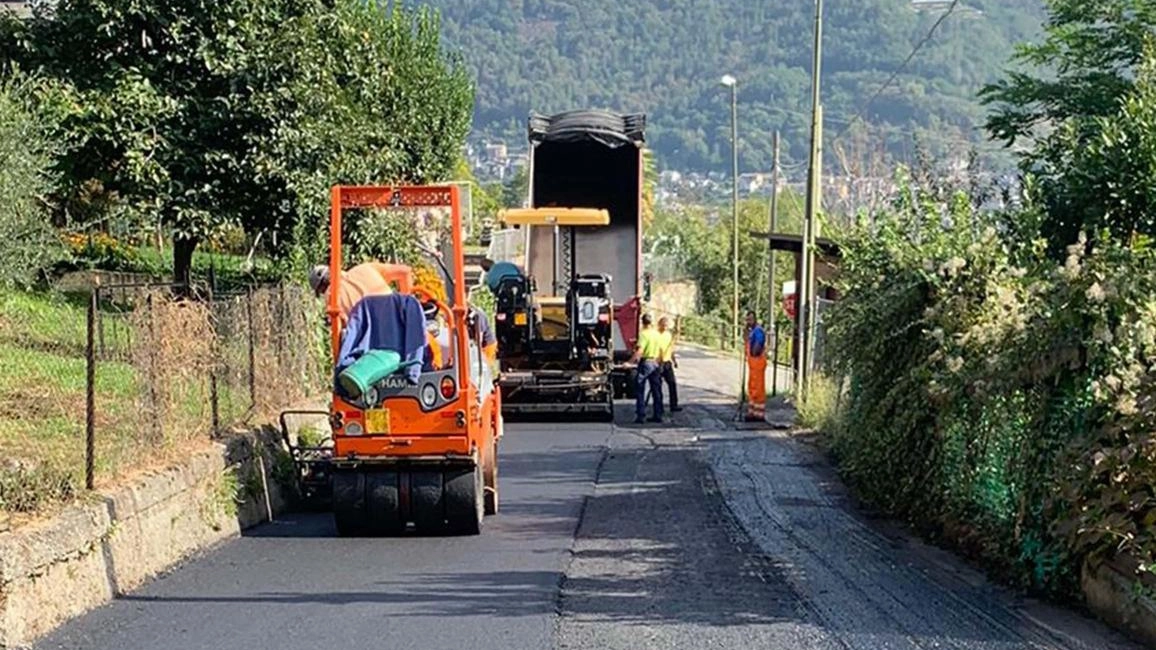 Si rimettono a nuovo le strade. Cantieri aperti anche nelle frazioni Si rimettono a nuovo le strade. Cantieri aperti anche nelle frazioni