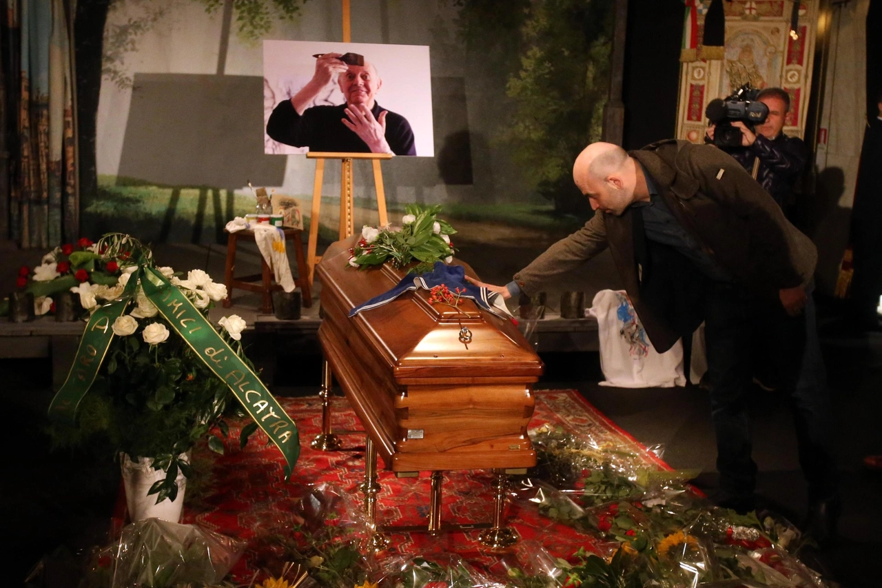 Roberto Saviano rende omaggio a Dario Fo