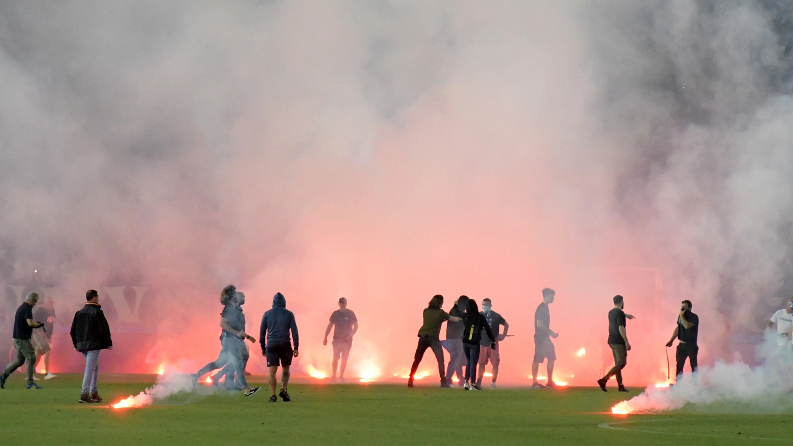 Gli scontri allo stadio di Brescia