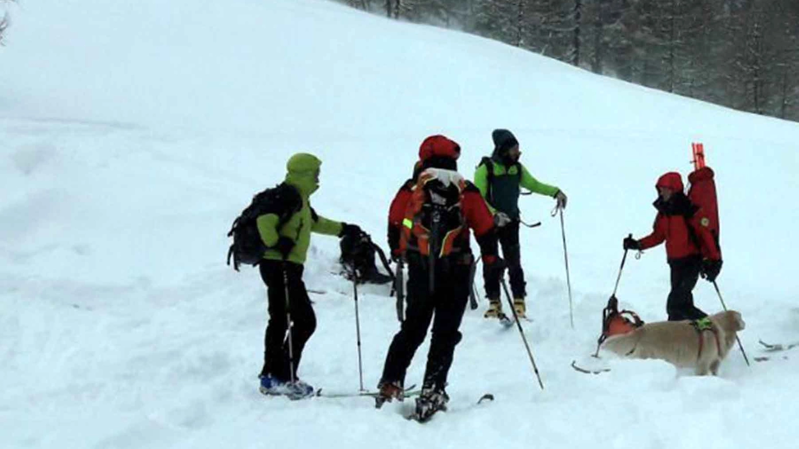 Soccorso alpino in azione a Teglio dopo la slavina (Orlandi)