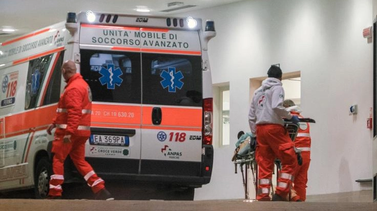 Il ferito è stato portato d'urgenza in ospedale (Archivio) Il ferito è stato portato d'urgenza in ospedale (Archivio)