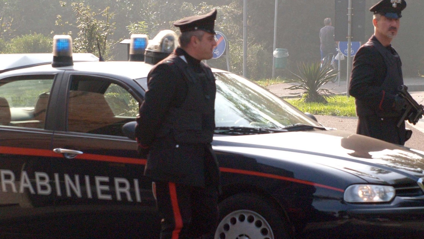 Sul posto anche i carabinieri (Archivio)