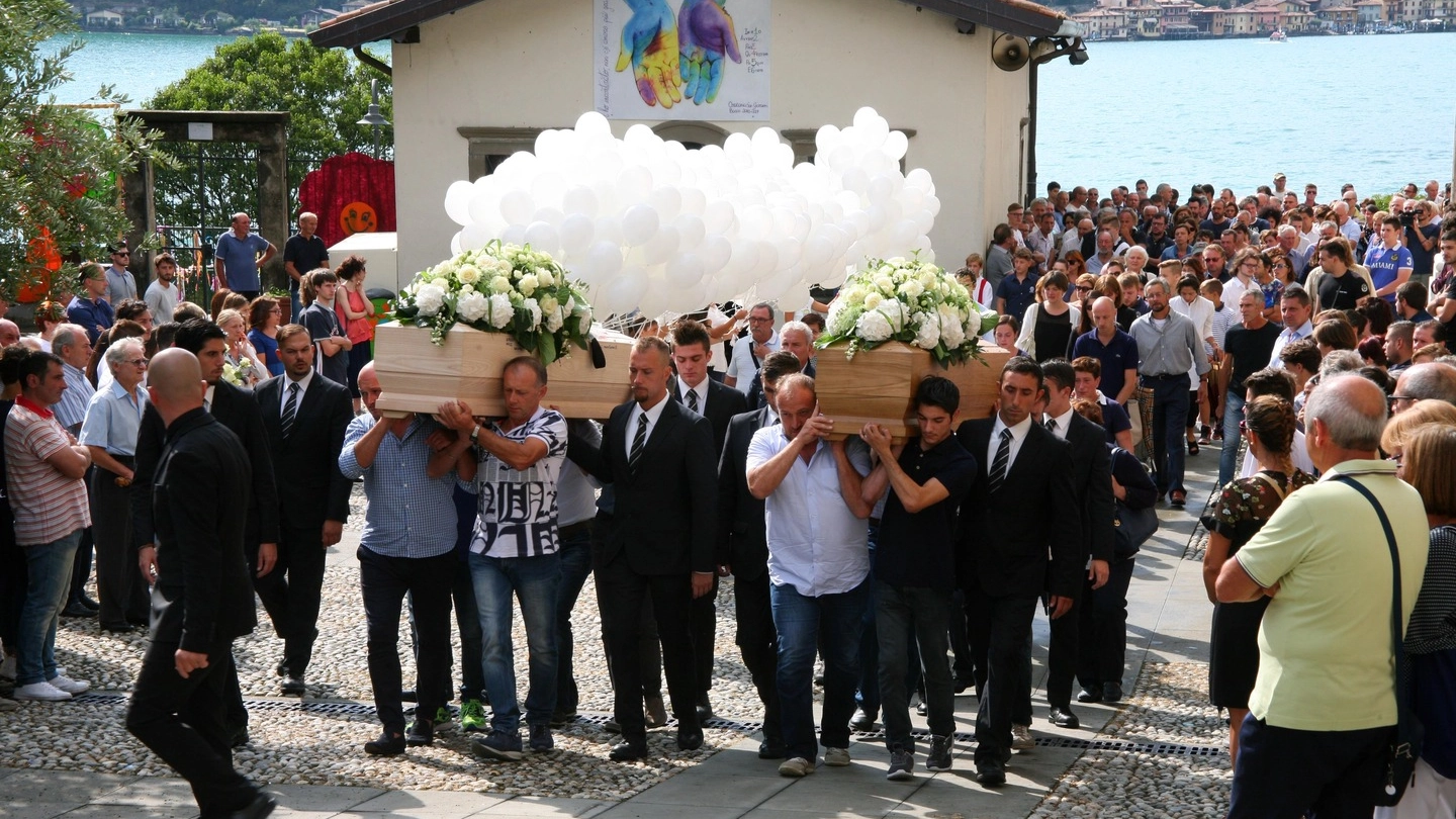 I funerali di Raffaella Zanotti e Cesare Ziboni (Fotolive)