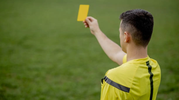 Brutta pagina per la squadra femminile d’Eccellenza del Varese in campo contro le cremasche. Offese pesanti al giudice di gara, accerchiato e costretto a scappare. Dure squalifiche