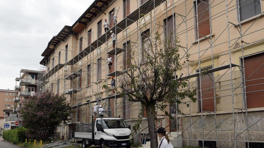 Suona la campanella alla media: "I ragazzi “senza scuola” rientrano insieme a tutti gli altri" Suona la campanella alla media: "I ragazzi “senza scuola” rientrano insieme a tutti gli altri"