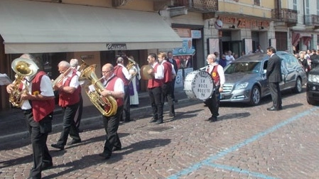 La banda musicale arrivata da Noceto in provincia di Parma Spesso suona durante i funerali