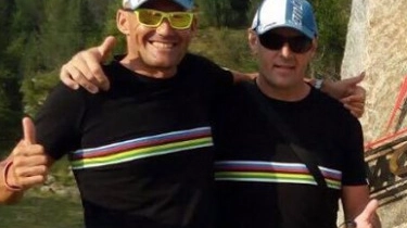 Stefano Cecini e Pierre Amighini, ipovedente, l’estate scorsa sul passo del Mortirolo. I due hanno un obiettivo sportivo 