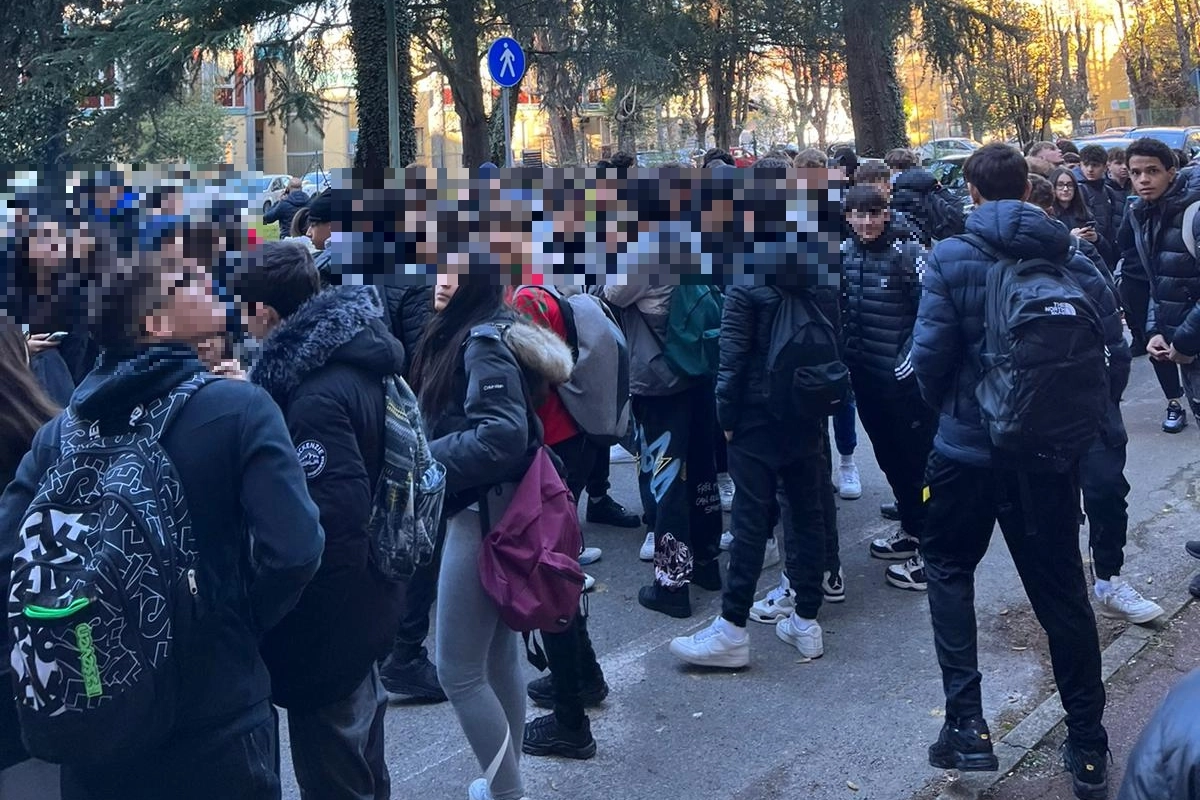 Gli studenti del Maggiolini (Parabiago) in protesta mercoledì 29 novembre
