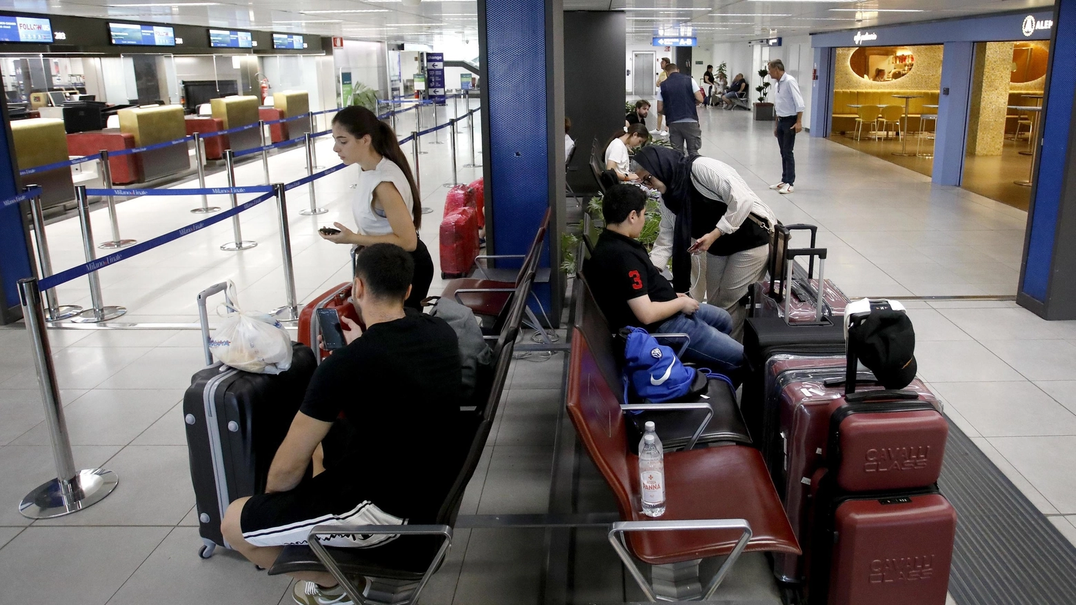La partenza e i disagi Odissea Linate-Catania Guasto e scalo a Roma "Nessuna assistenza" La partenza e i disagi Odissea Linate-Catania Guasto e scalo a Roma "Nessuna assistenza"
