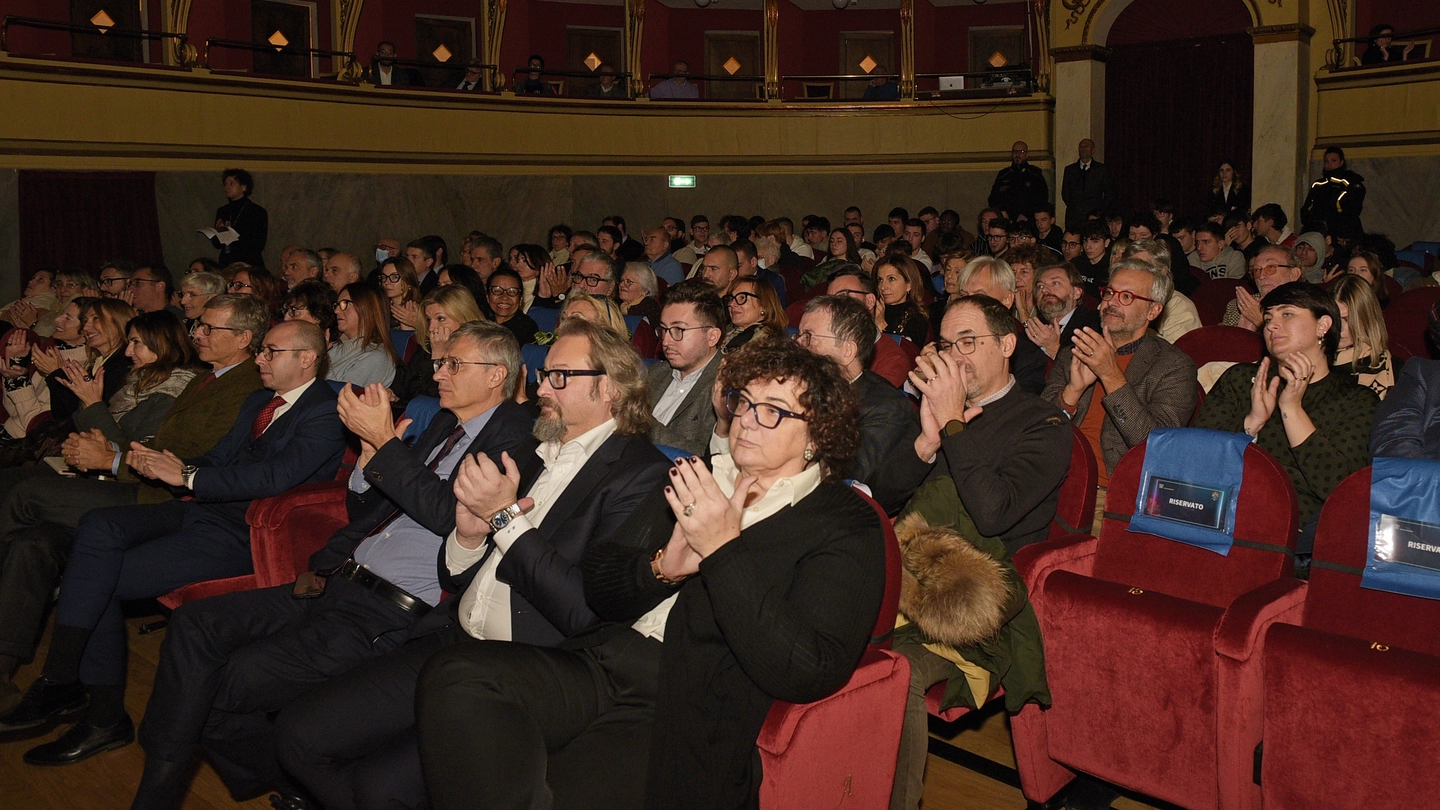 Il pubblico che ha partecipato alla riflessione a teatro