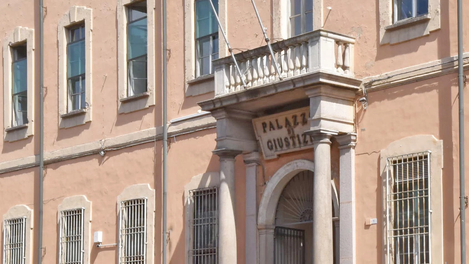 Nove anni al muratore patrigno. Lattante picchiata, condannato Nove anni al muratore patrigno. Lattante picchiata, condannato