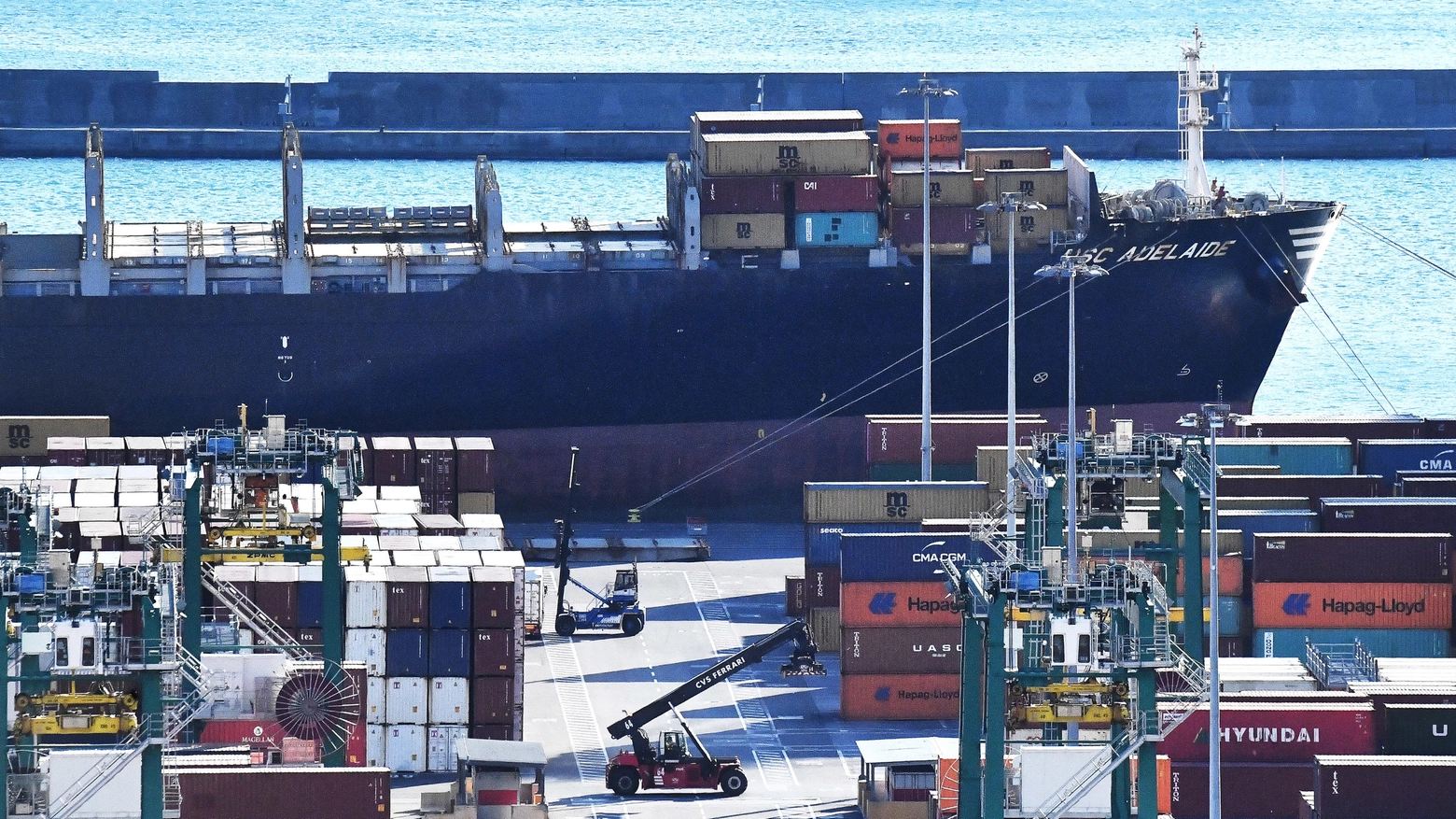 La portacontainer Msc Adelaide attraccata nel porto di Genova Pra' 