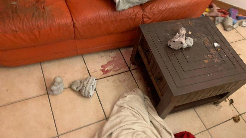Almenno, accoltella la compagna a casa di amici: i danni all'appartamento
