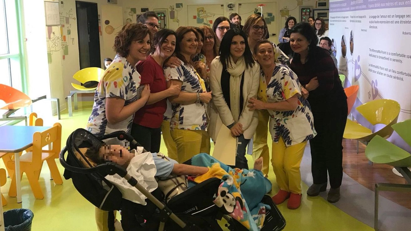Laura Pausini all'ospedale Maggiore di Lodi