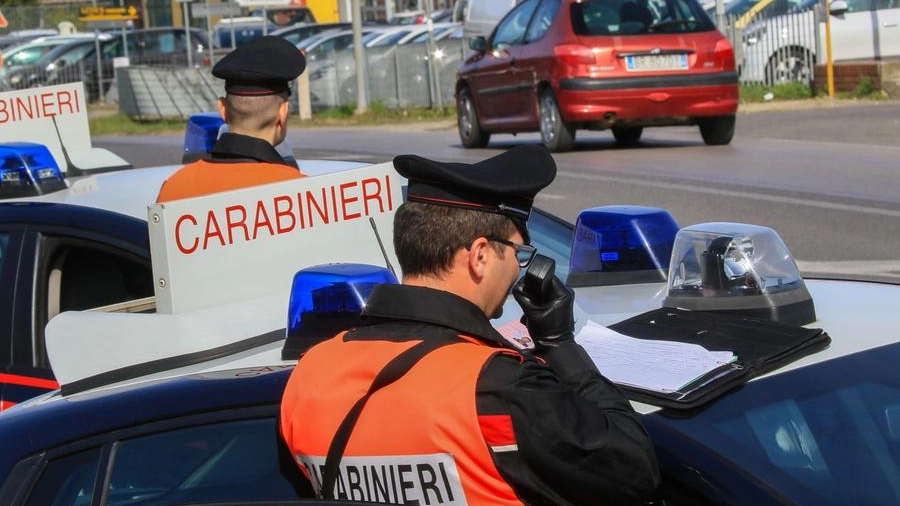 Carabinieri a un posto di blocco (Fotocronache Germogli)