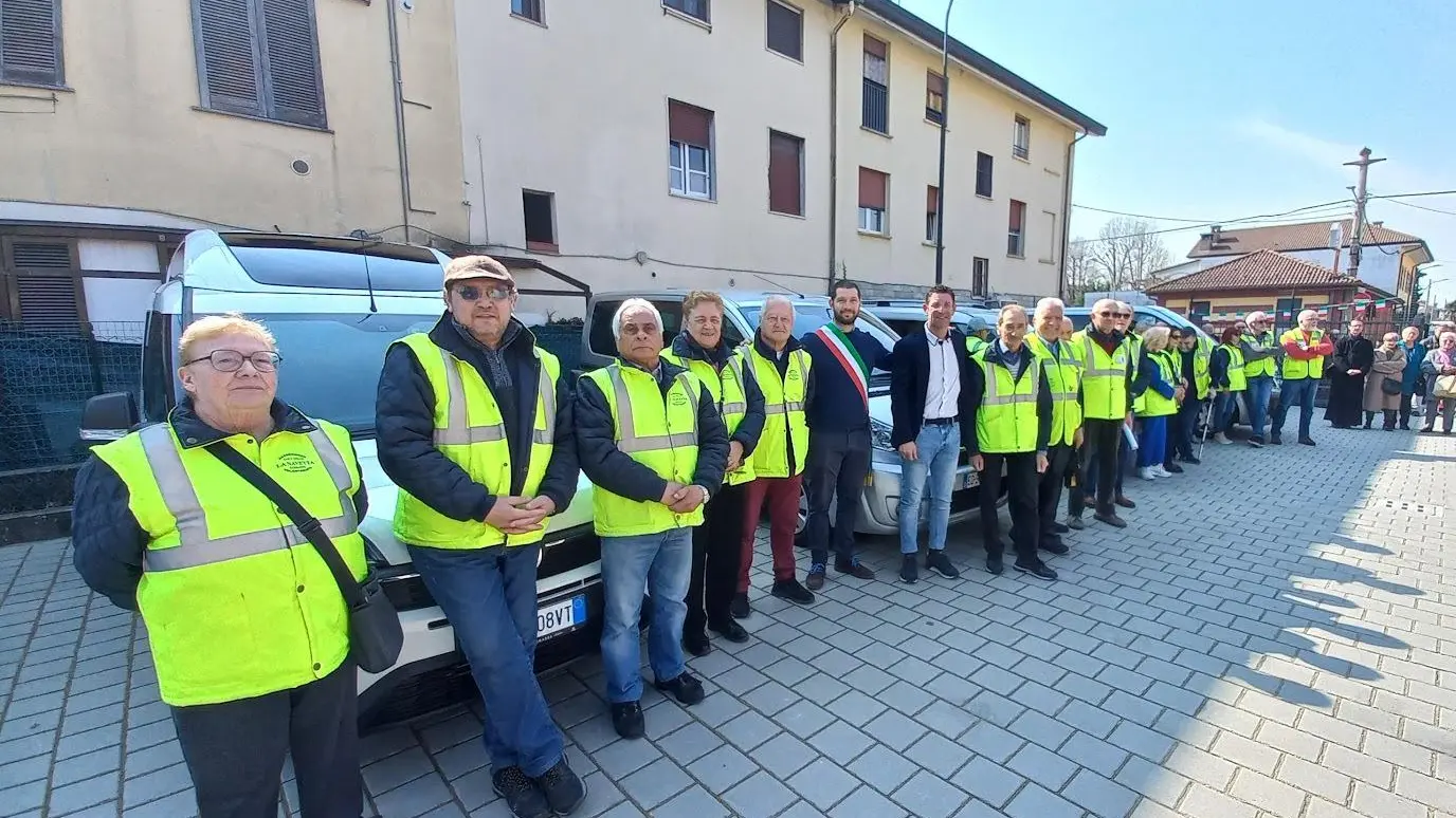 Trasporto anziani e Covid La Navetta inaugura il suo nuovo deposito Trasporto anziani e Covid La Navetta inaugura il suo nuovo deposito