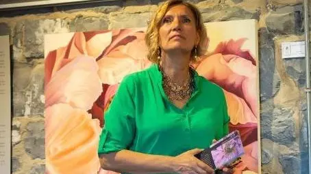 L’artista Susi Monica Meneghin fa sbocciare i suoi fiori colorati L’artista Susi Monica Meneghin fa sbocciare i suoi fiori colorati