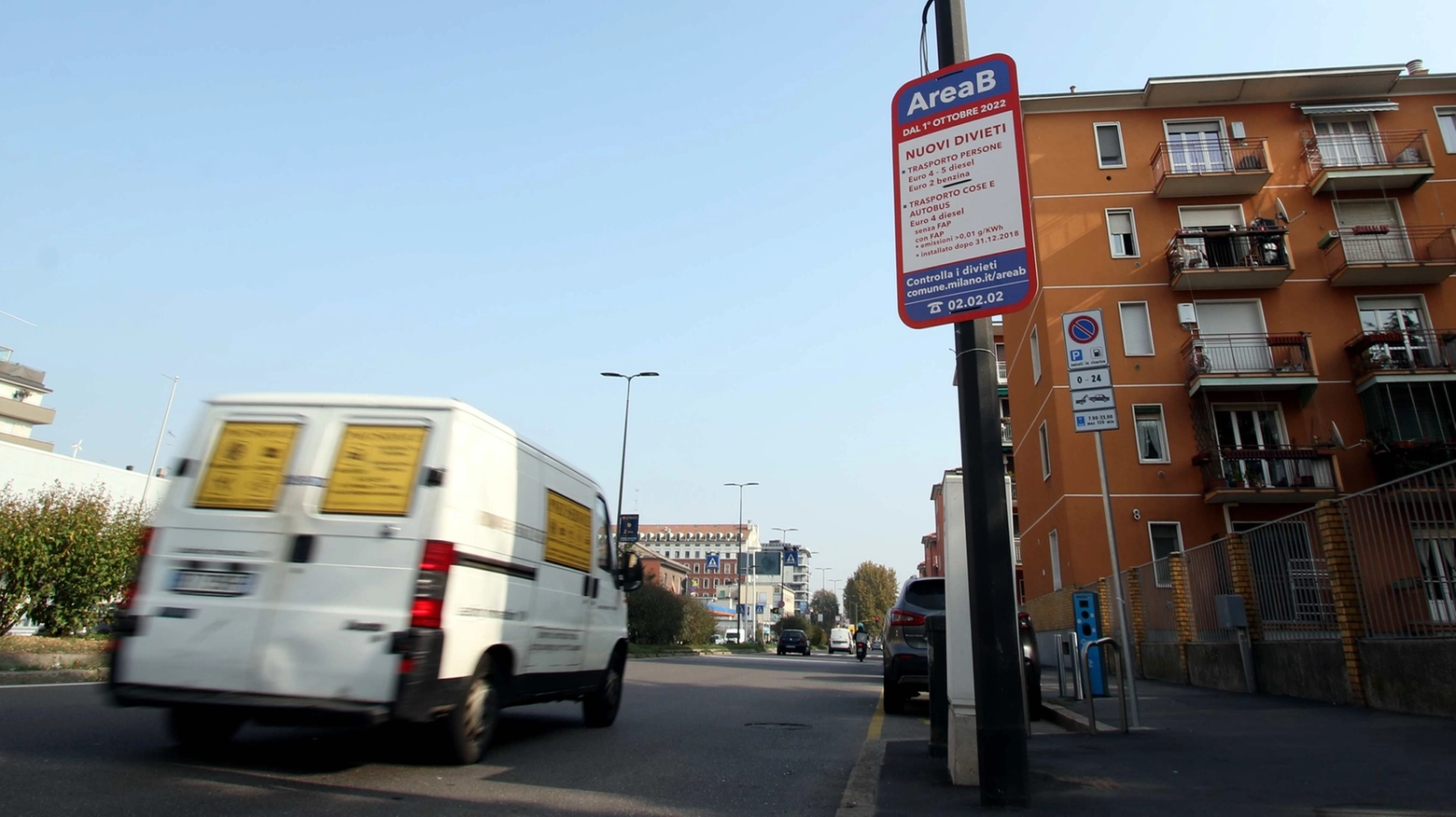 Il varco di accesso ad Area B di via Lorenteggio