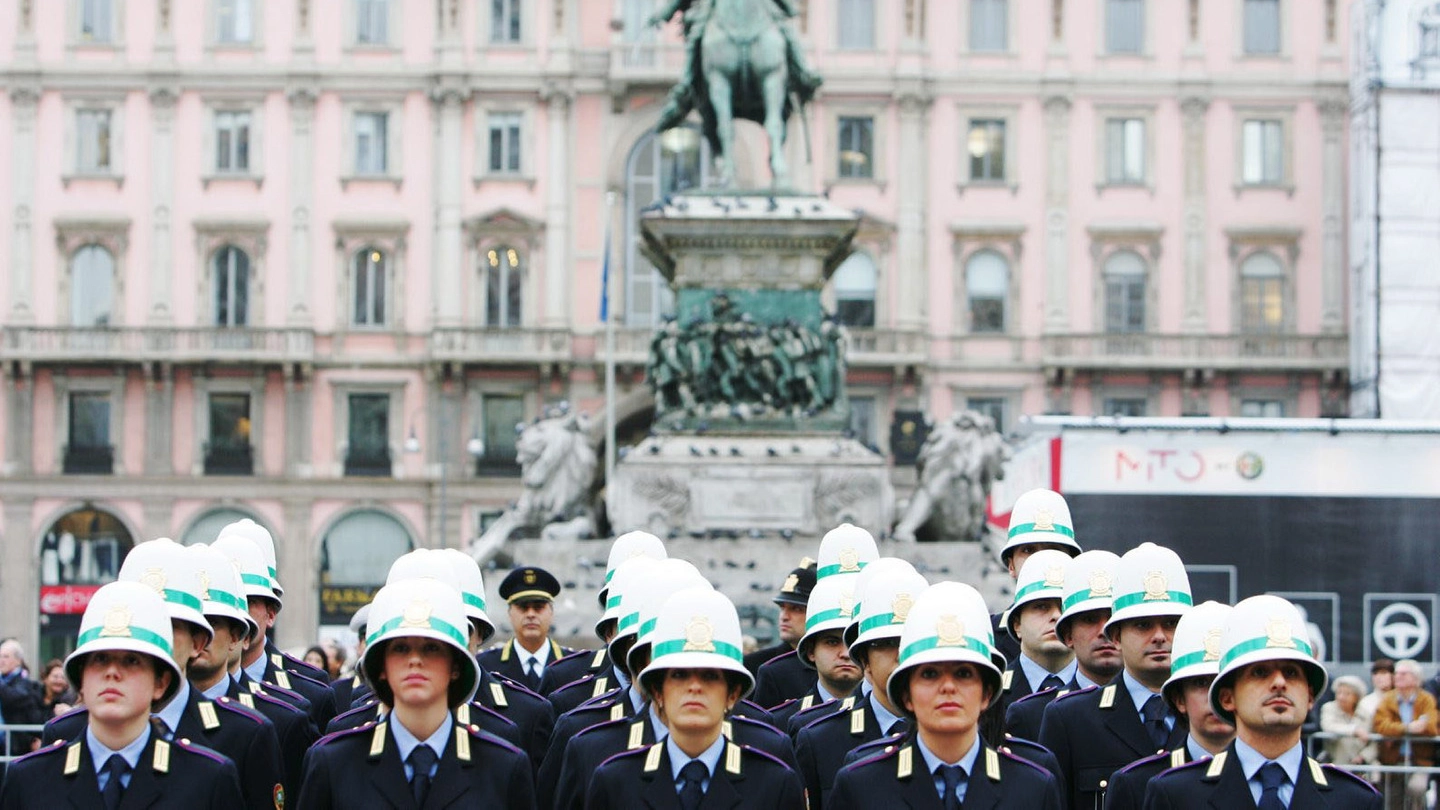 Agenti di polizia locale a Milano (Archivio) Agenti di polizia locale a Milano (Archivio)