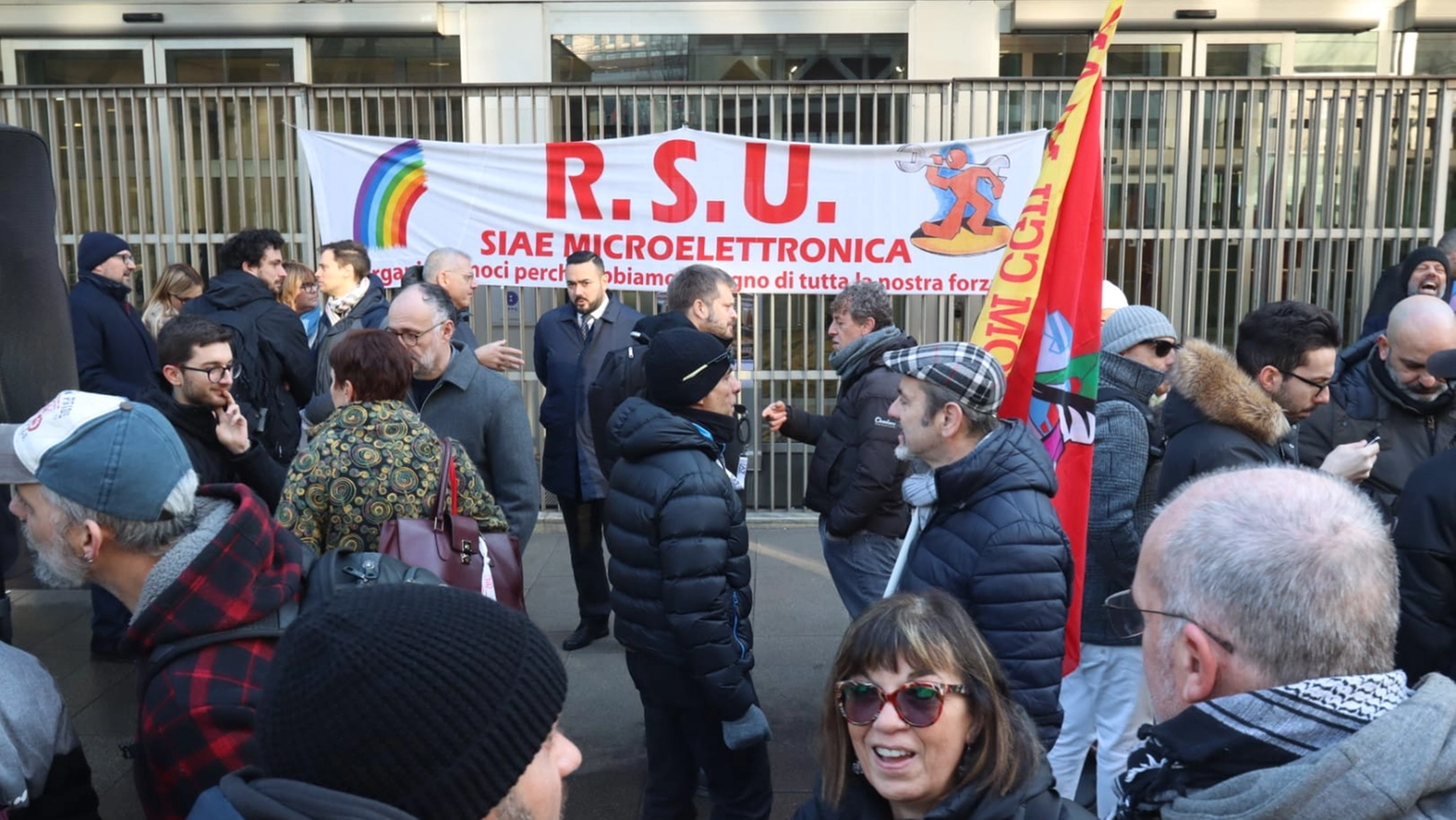 Lavoratori Siae Microelettronica in presidio a Milano: “No a delocalizzazione in Cina”