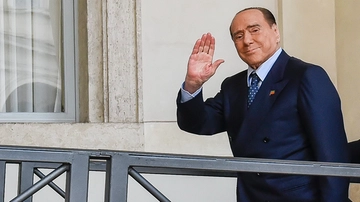 Berlusconi ricoverato al San Raffaele di Milano: “È in terapia intensiva”