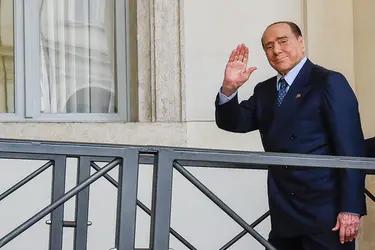 Berlusconi ricoverato al San Raffaele di Milano: “È in terapia intensiva”