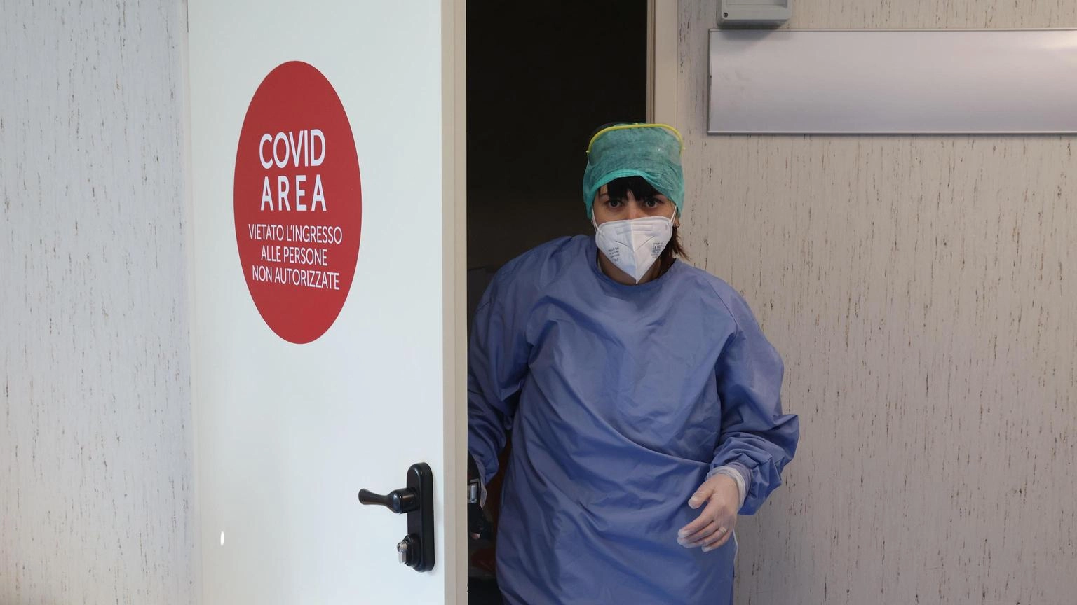 Covid: tornano a crescere contagi e ricovi
