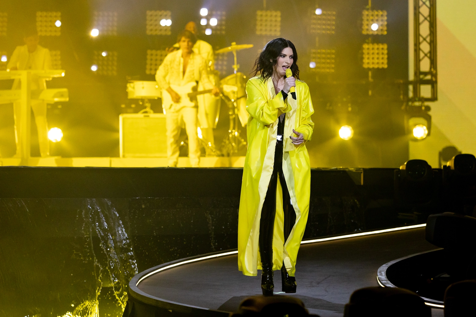 Laura Pausini sul palco dell'Eurovision 2022