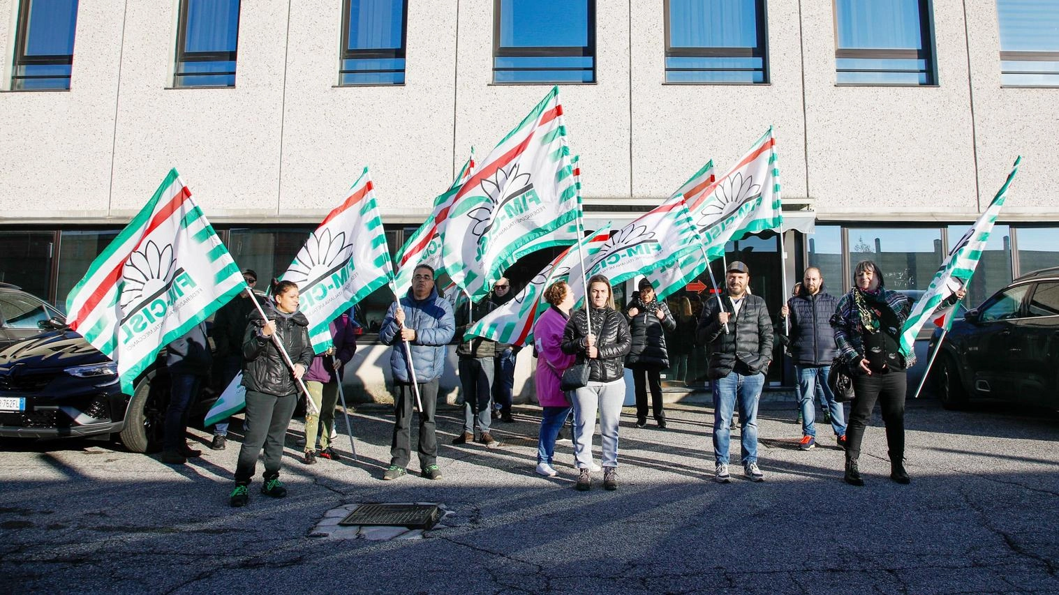 La multinazionale ha deciso di trasferire operai e impiegati nel Bresciano.Se ne è discusso in Commissione regionale