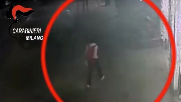 Frame video dell'aggressione diffuso dai carabinieri